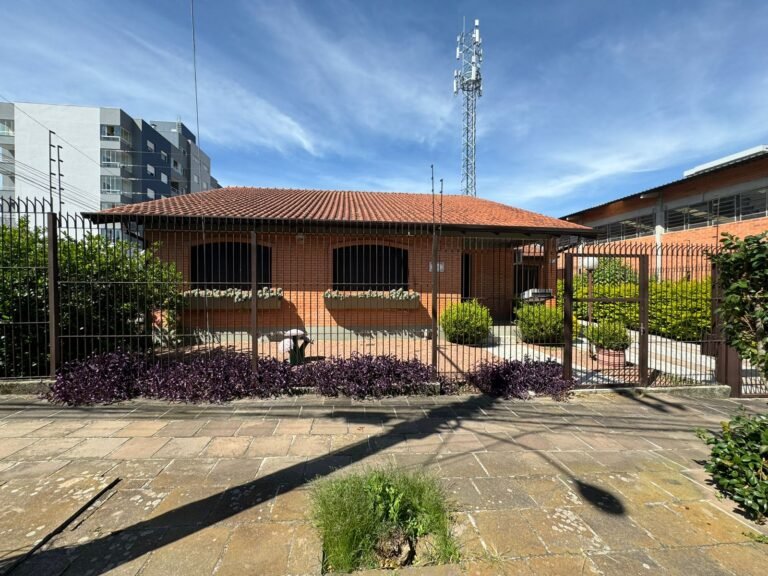 CASA INDIVIDUAL LOCALIZADA EM CAXIAS DO SUL